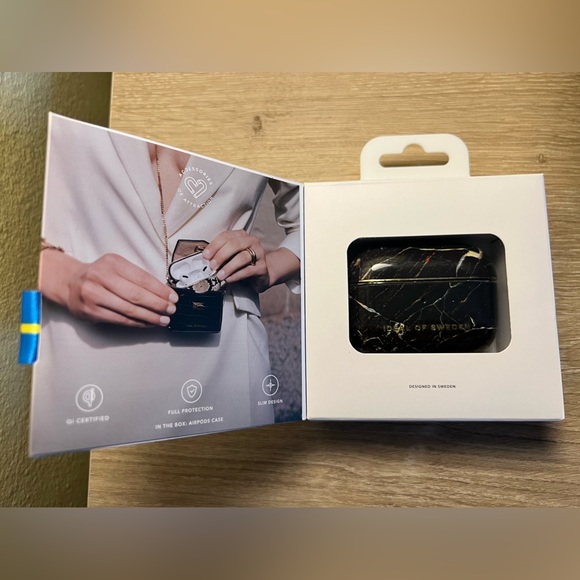 IDEAL OF SWEDEN Fashion Case for AirPods Pro - Port Laurent Marble - Picture 6 of 9